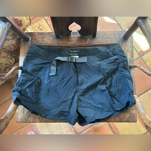 Columbia Omni-Shield shorts XL